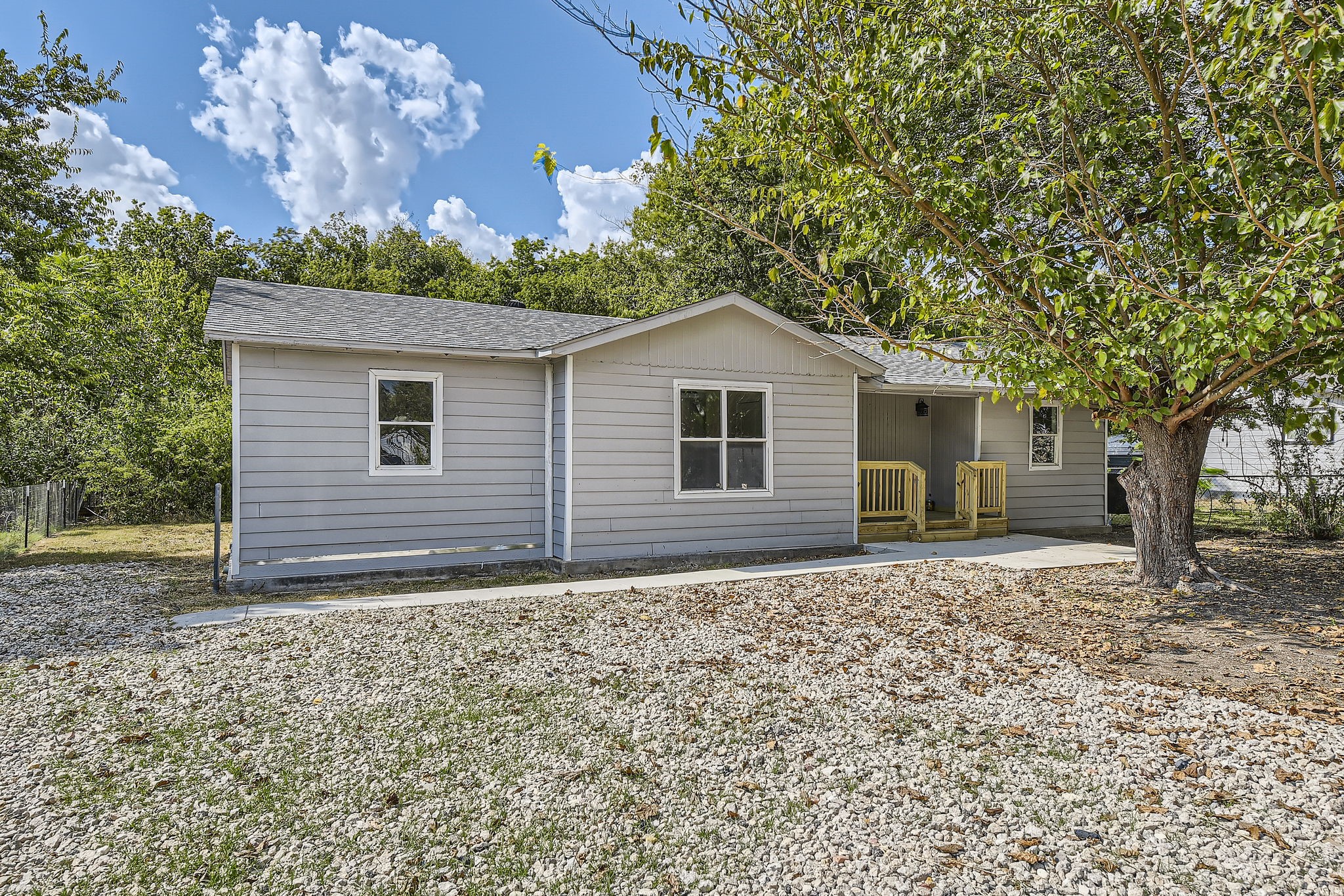 2213 Lakeshore Lane