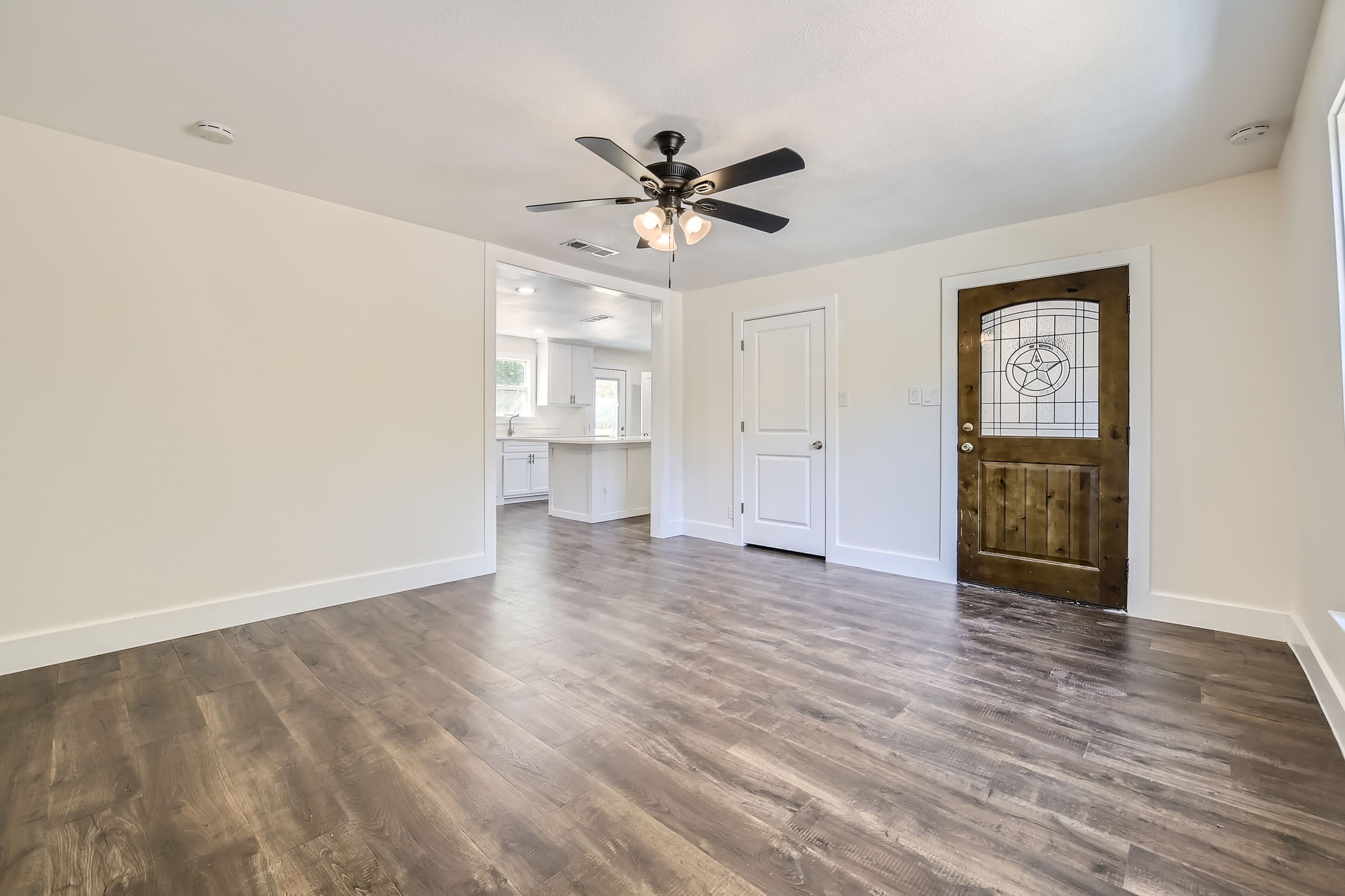 2213 Lakeshore Lane