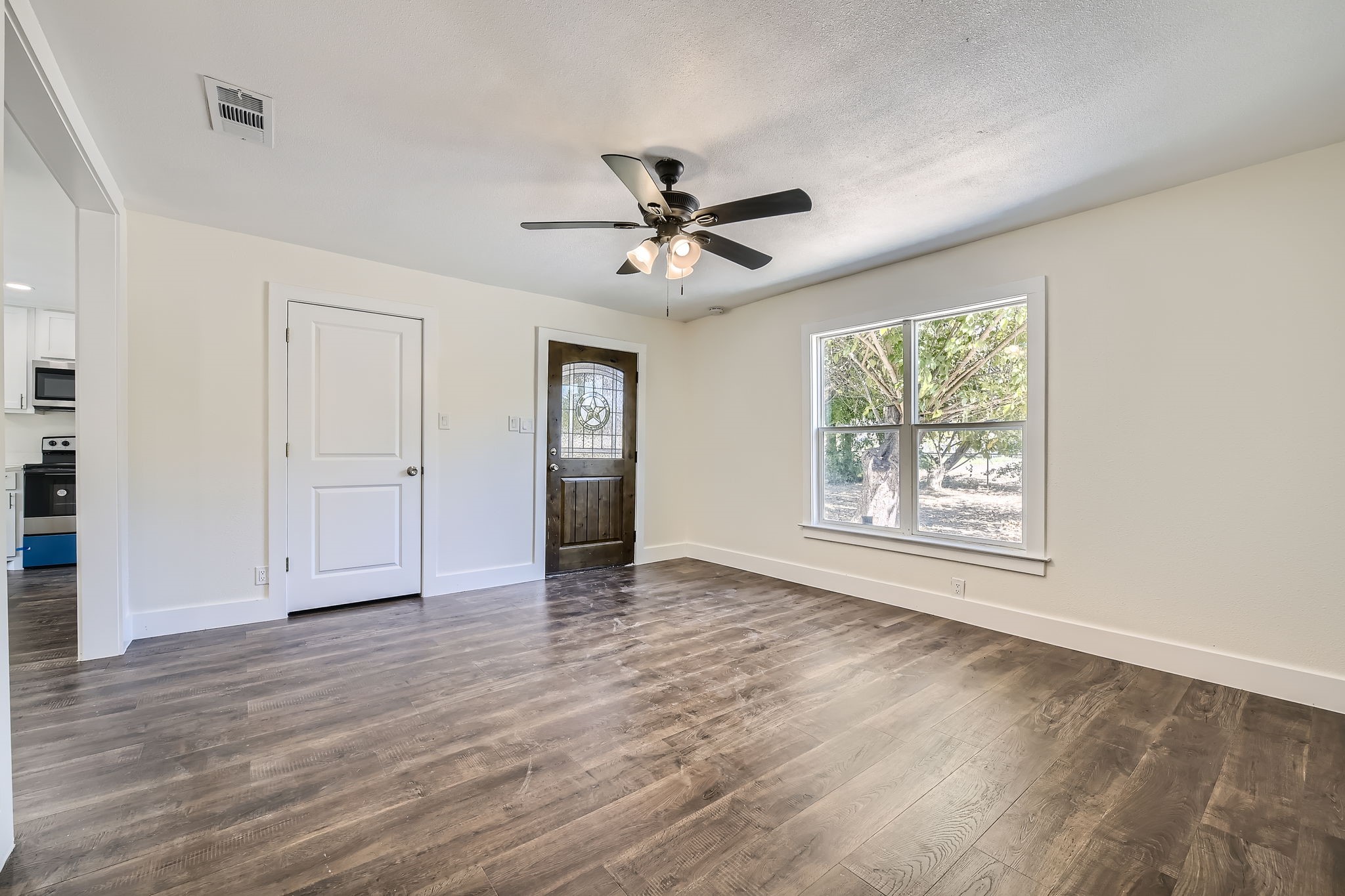 2213 Lakeshore Lane