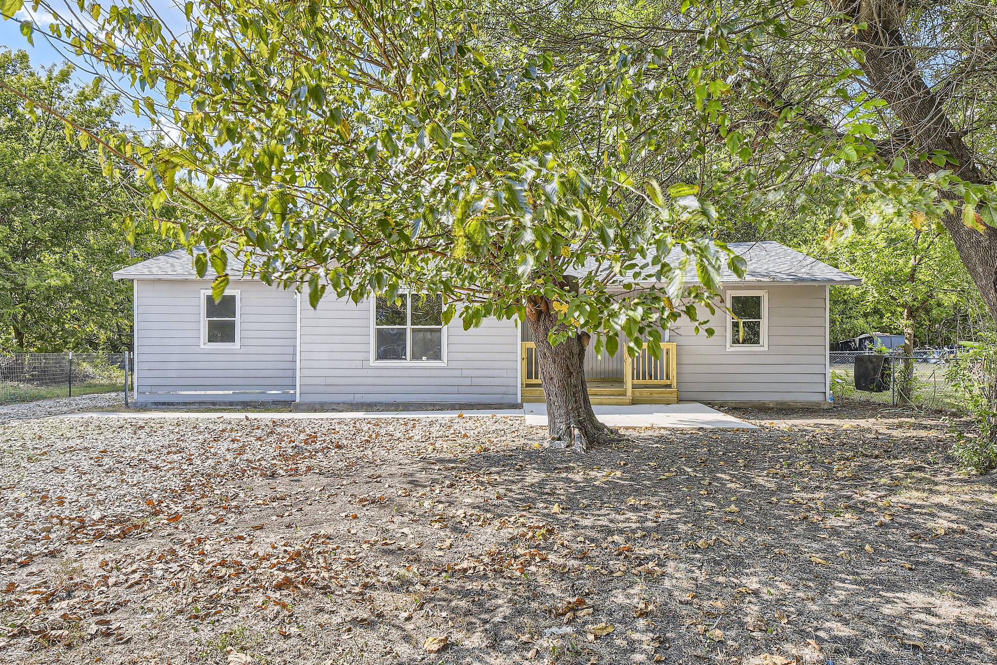 2213 Lakeshore Lane