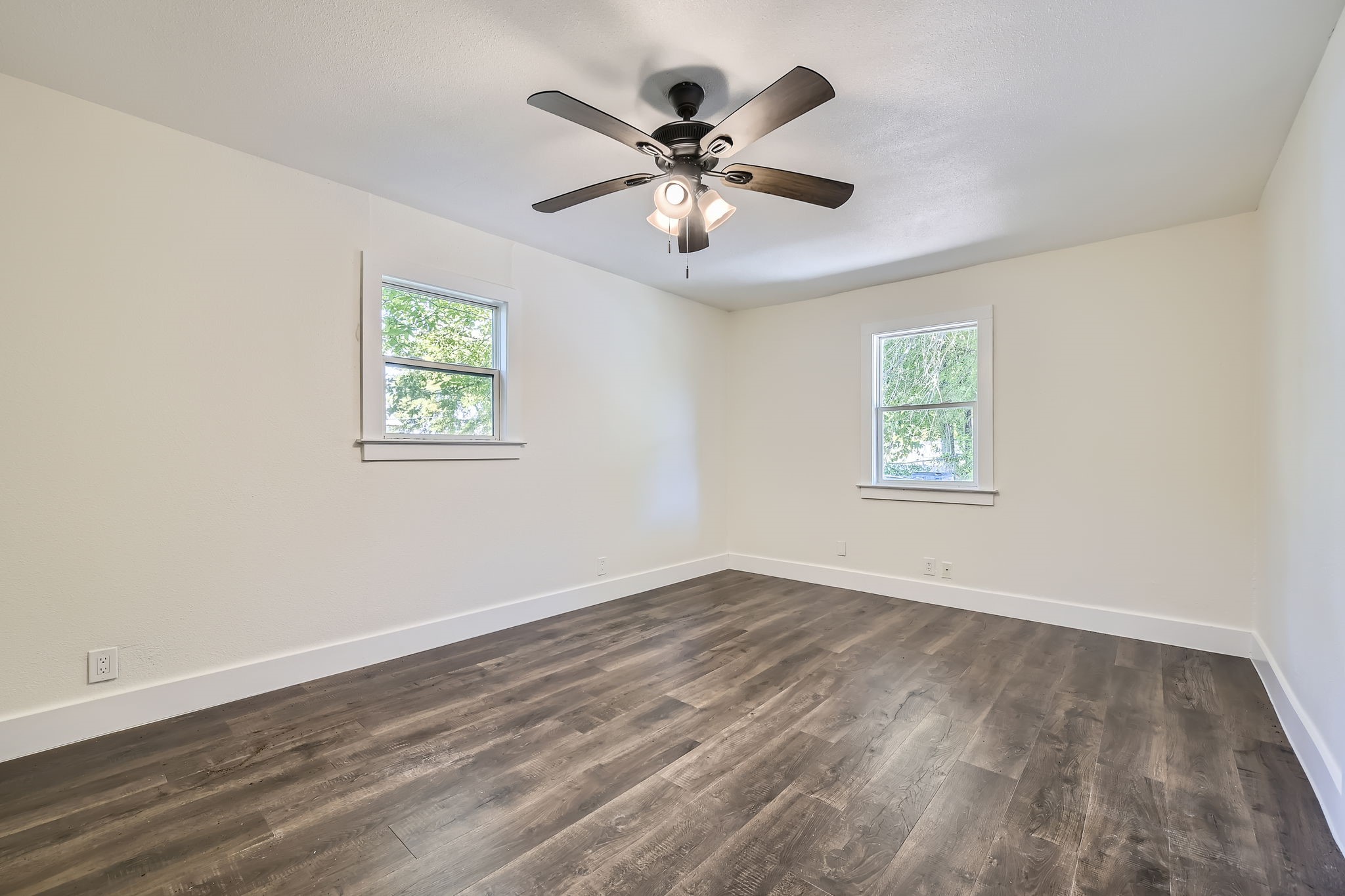 2213 Lakeshore Lane