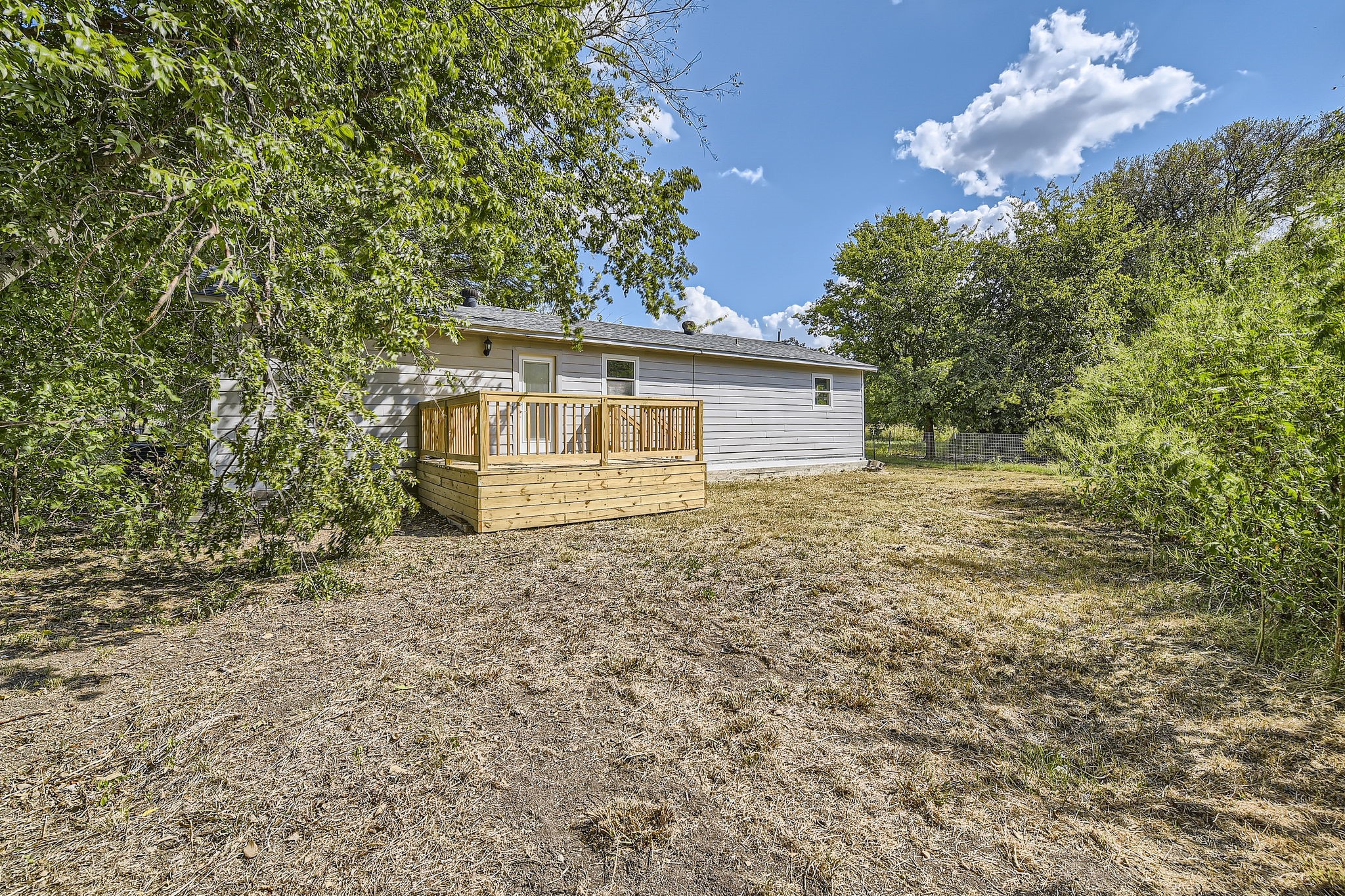 2213 Lakeshore Lane