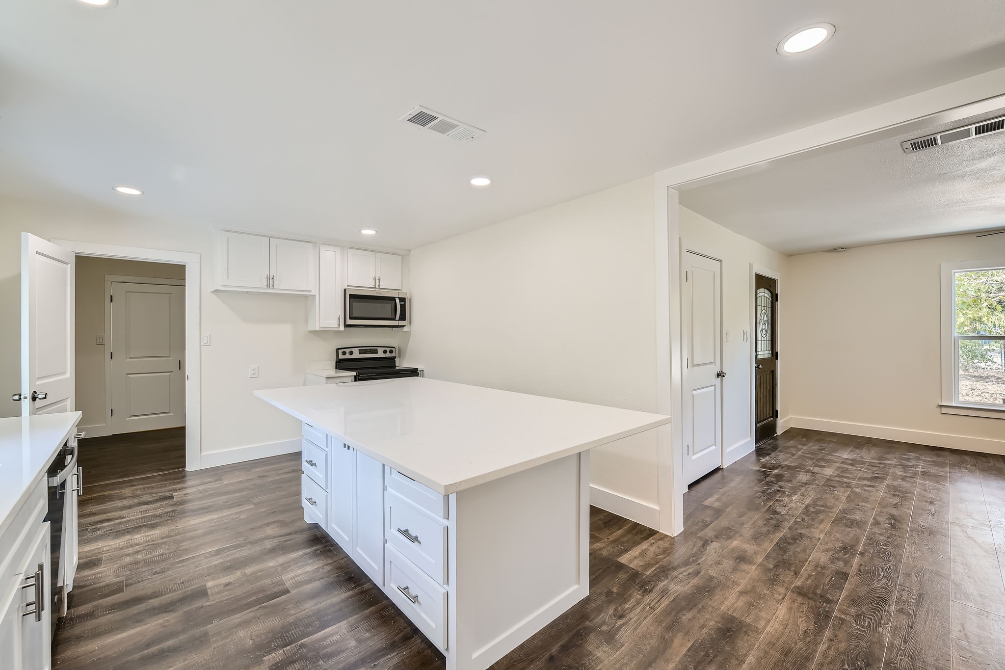 2213 Lakeshore Lane
