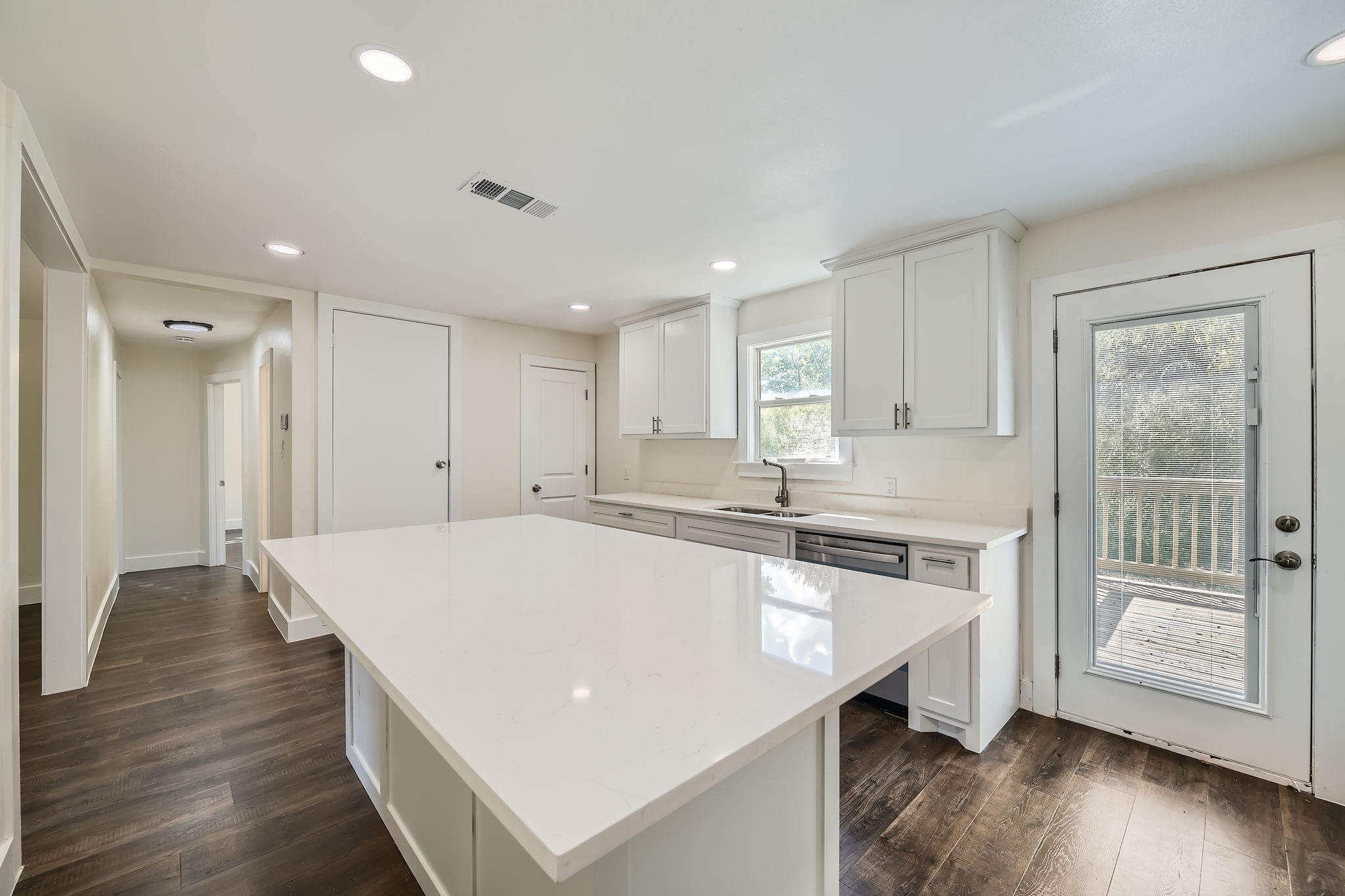 2213 Lakeshore Lane