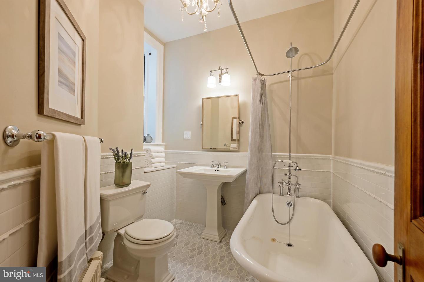2853 Ontario Rd NW #111/115