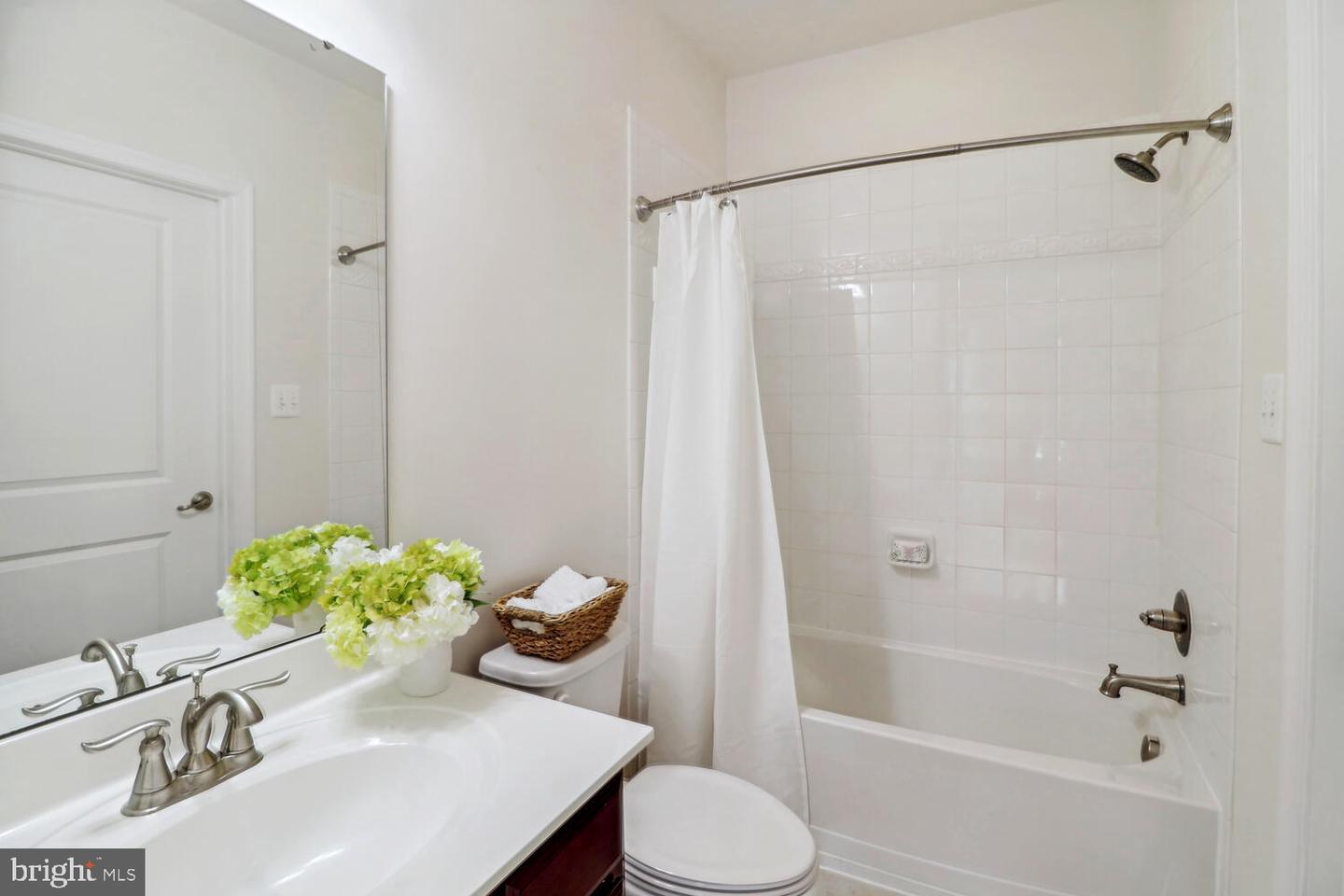 6490 Calverton Dr #204