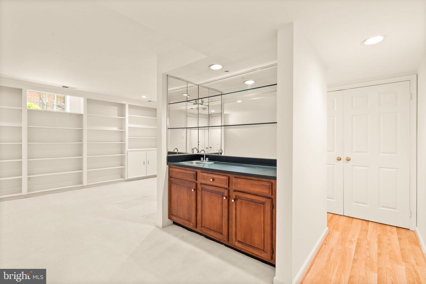 10920 Bloomingdale Dr