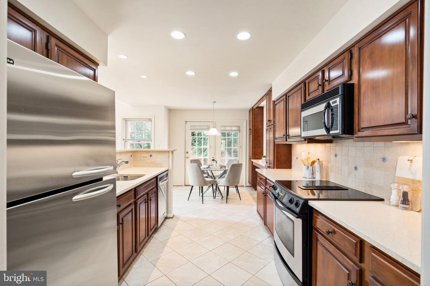 10920 Bloomingdale Dr