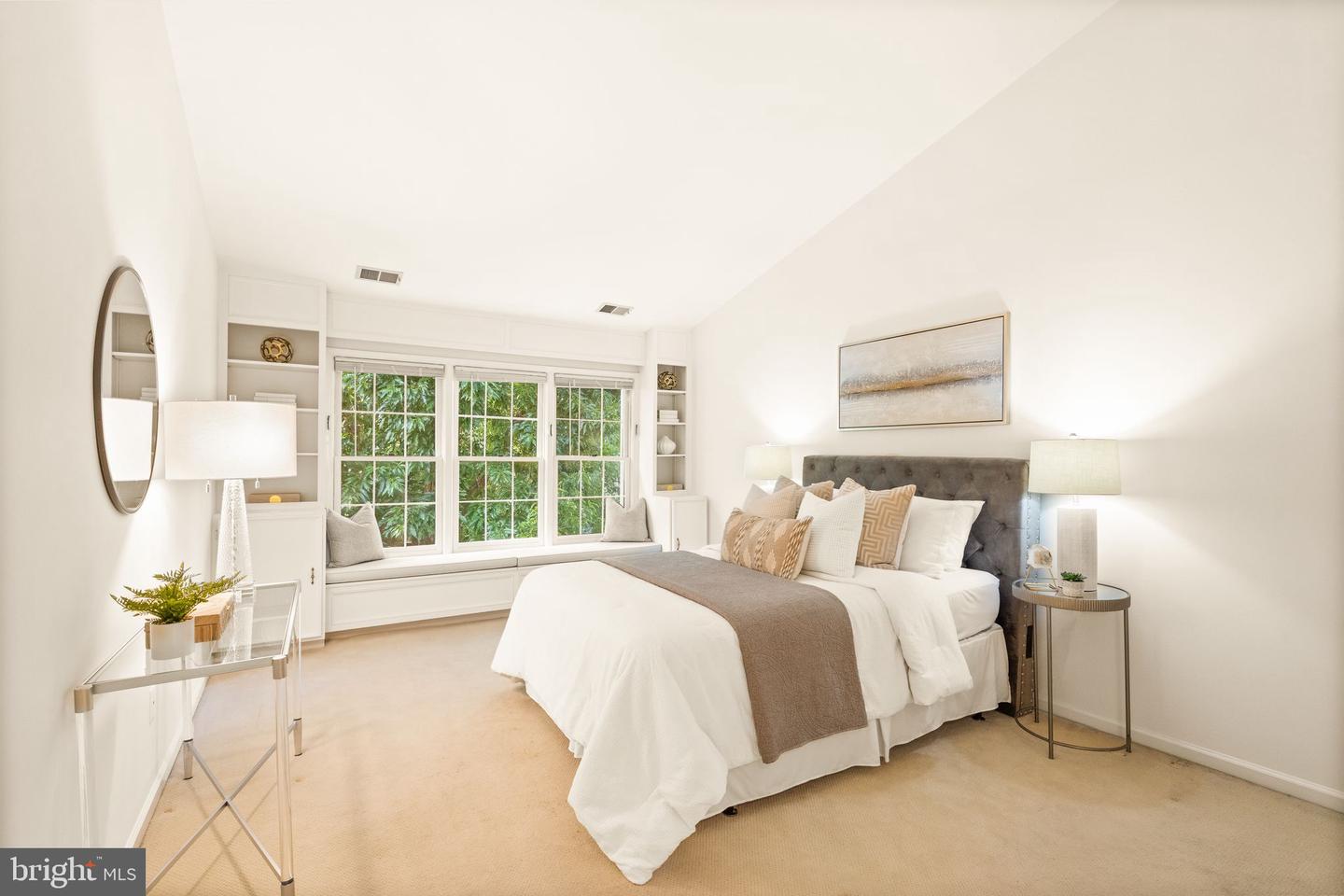 10920 Bloomingdale Dr