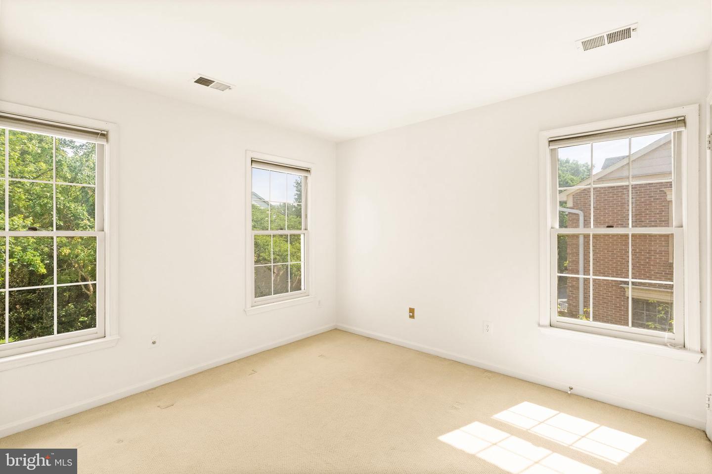 10920 Bloomingdale Dr