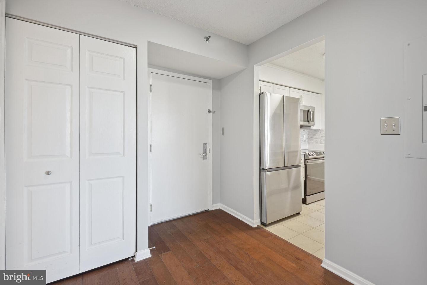 10101 Grosvenor Pl #715