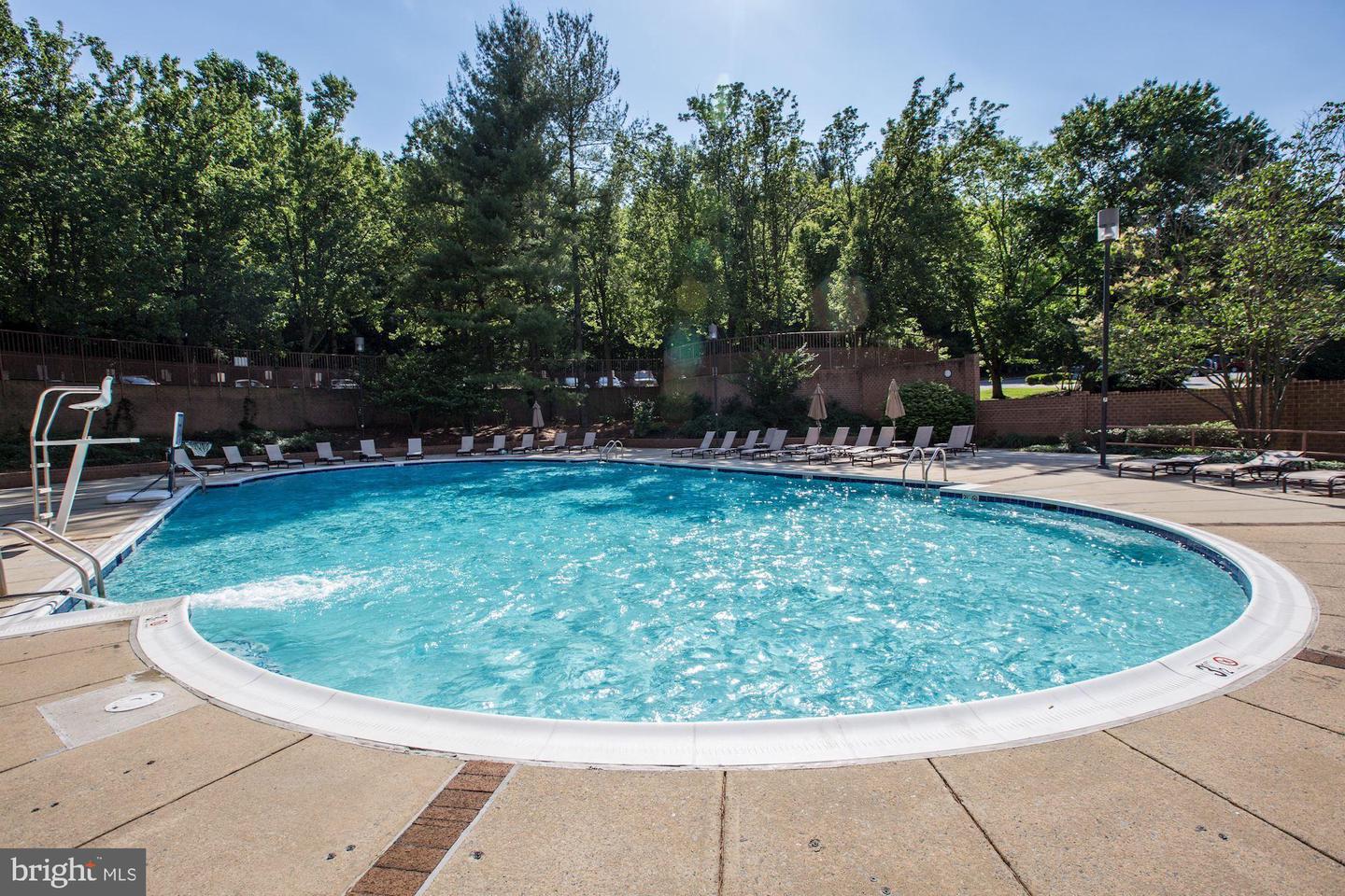 10101 Grosvenor Pl #715