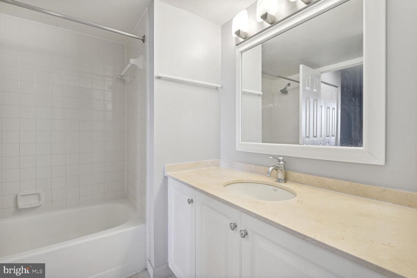 10101 Grosvenor Pl #715