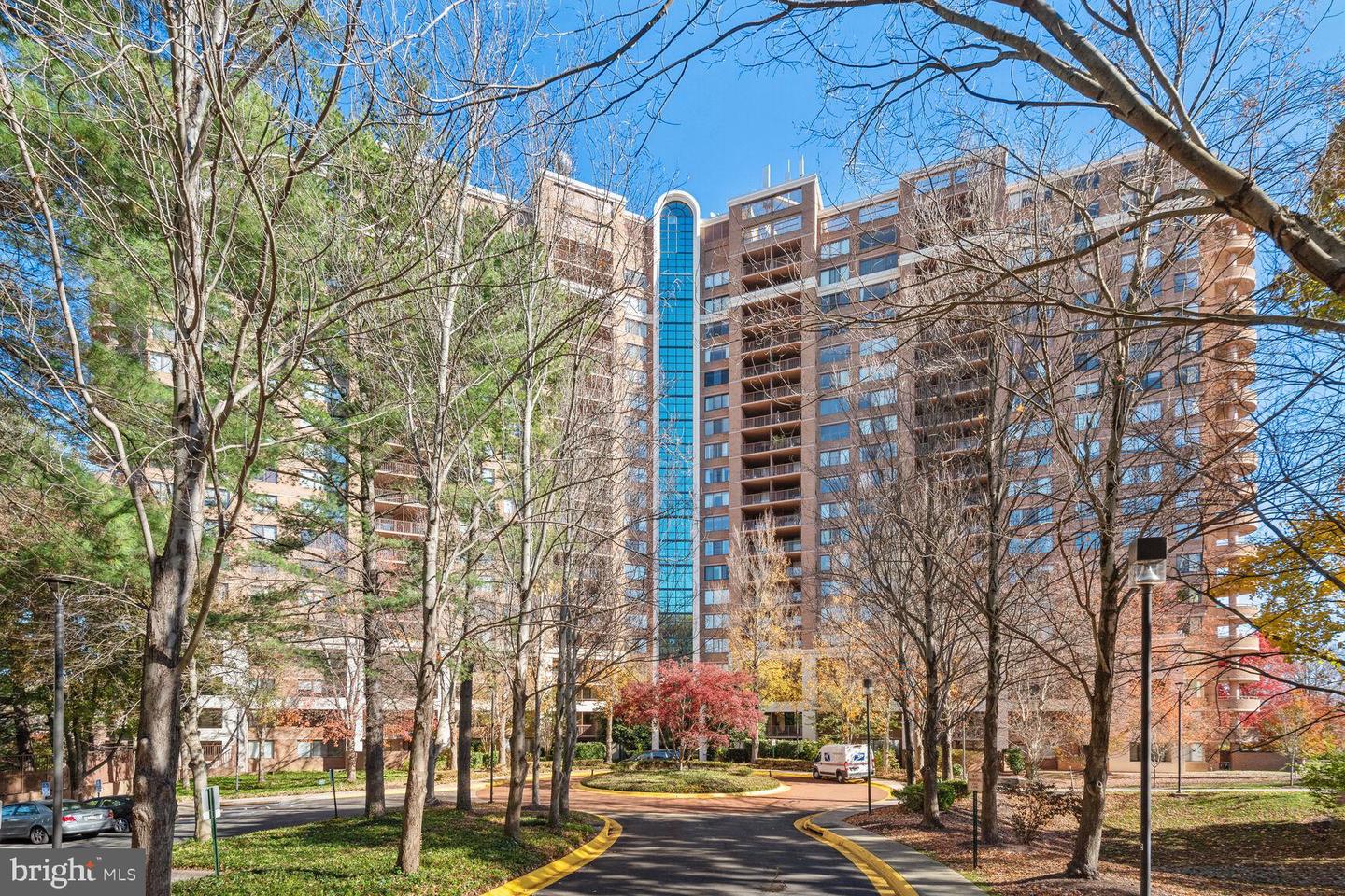 10101 Grosvenor Pl #715