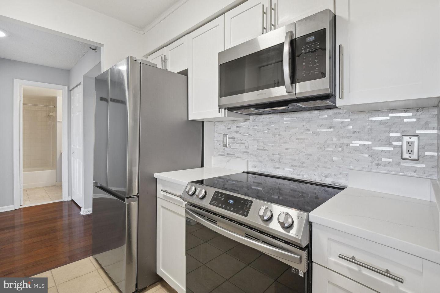 10101 Grosvenor Pl #715