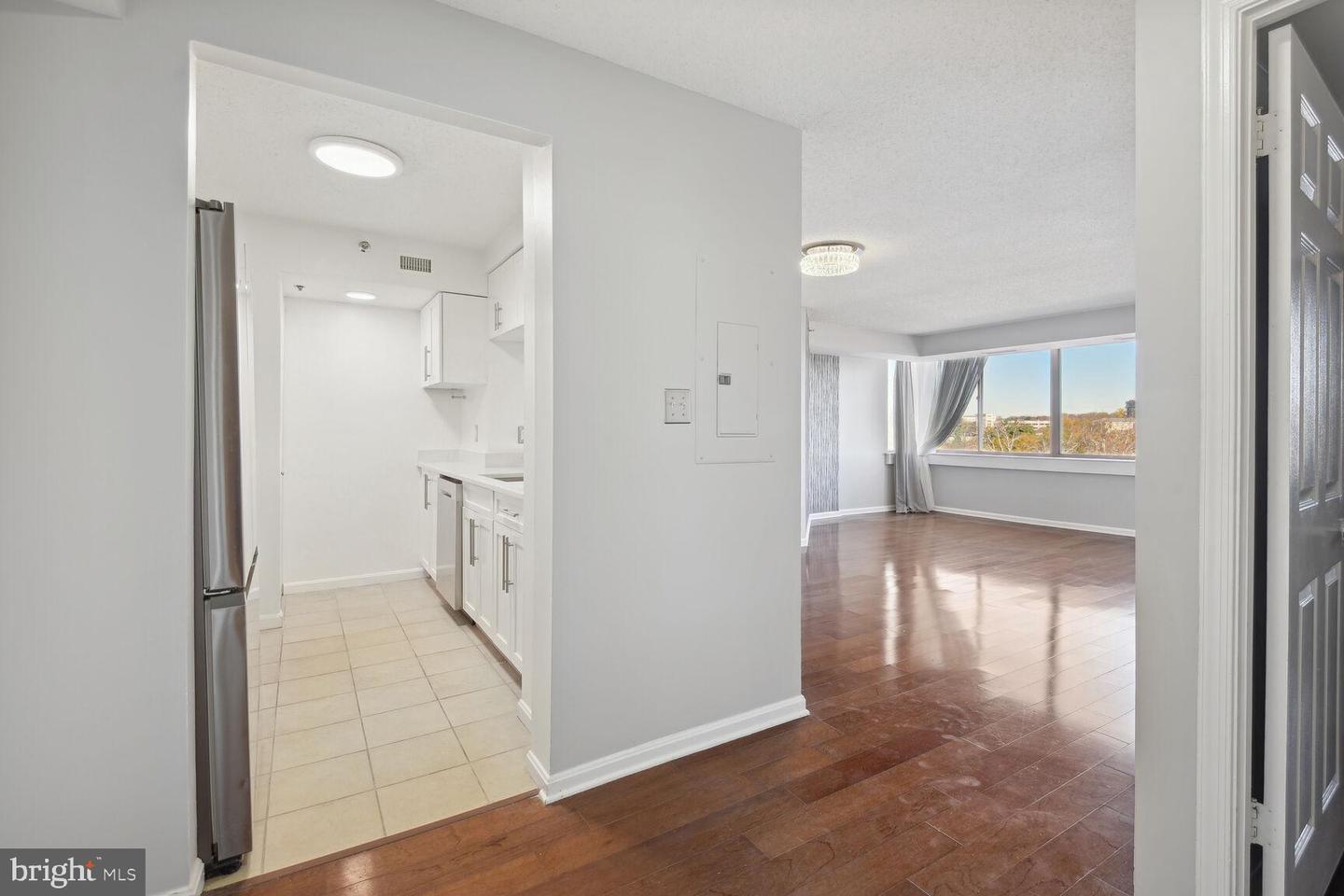 10101 Grosvenor Pl #715