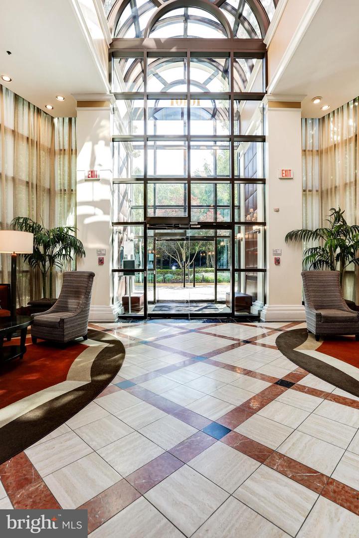 10101 Grosvenor Pl #715