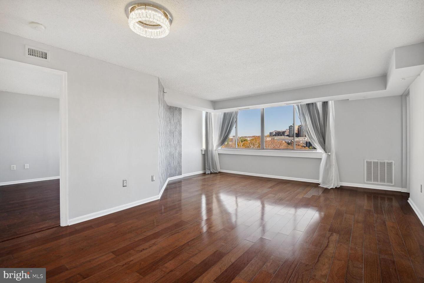 10101 Grosvenor Pl #715