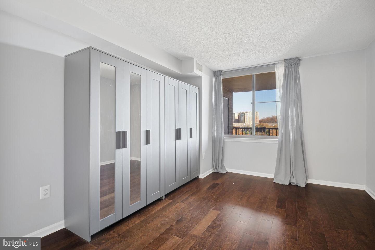 10101 Grosvenor Pl #715