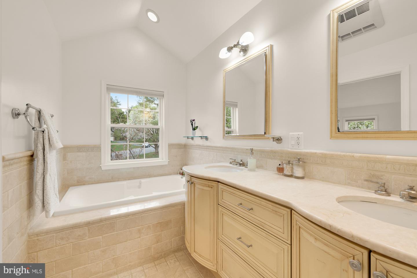 5963 Ranleigh Manor Dr