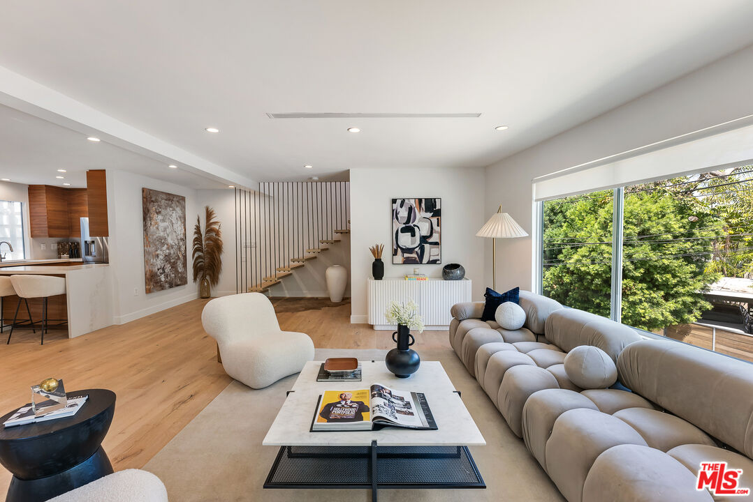 7242 Woodrow Wilson Dr