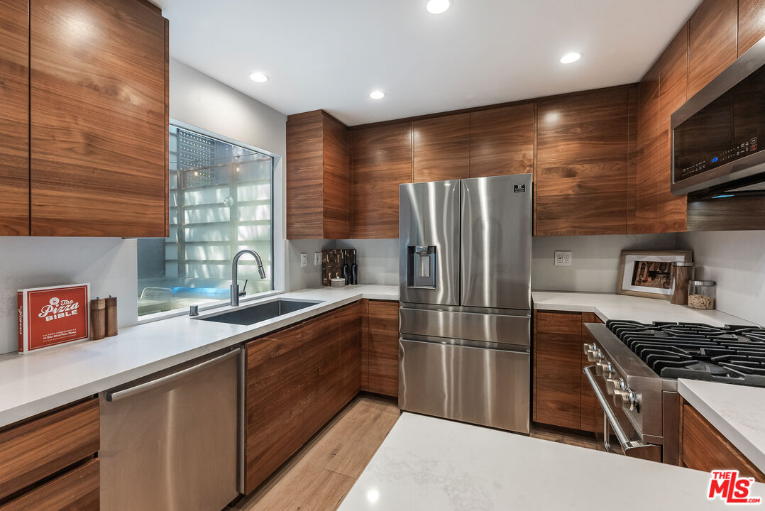 7242 Woodrow Wilson Dr