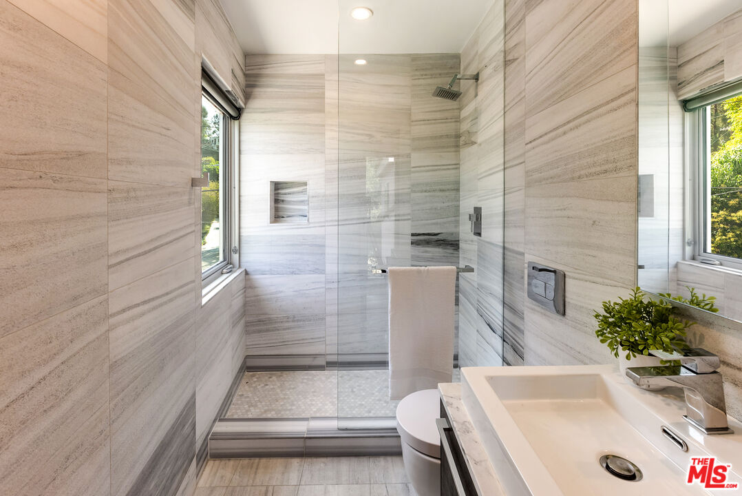 7242 Woodrow Wilson Dr