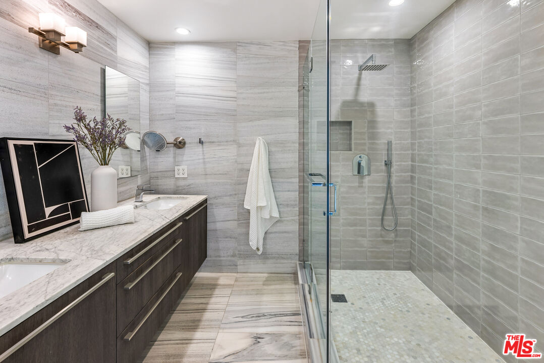 7242 Woodrow Wilson Dr