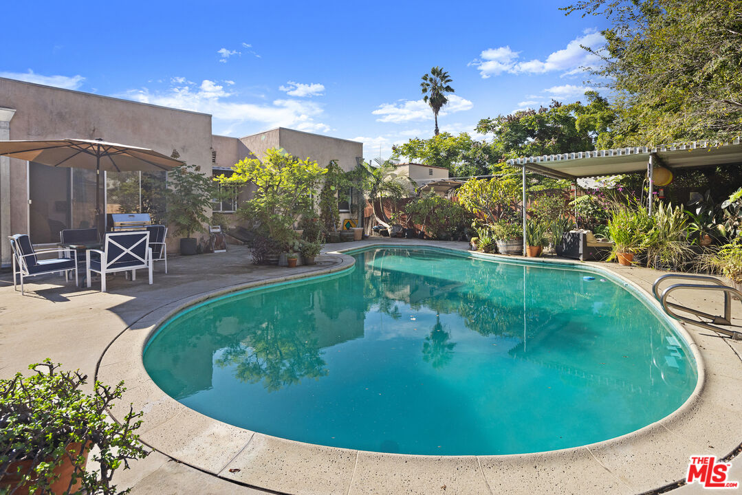 6501 Commodore Sloat Dr