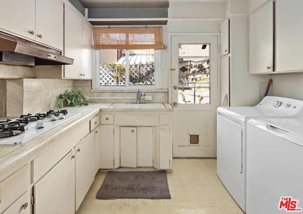 6501 Commodore Sloat Dr