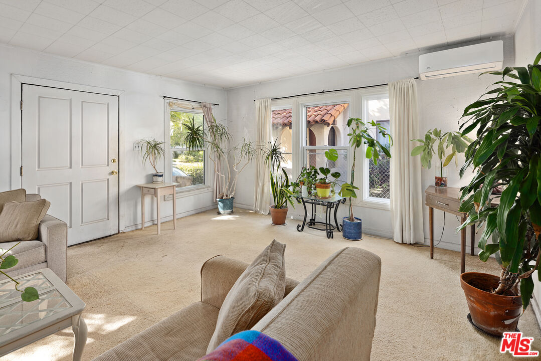 6501 Commodore Sloat Dr