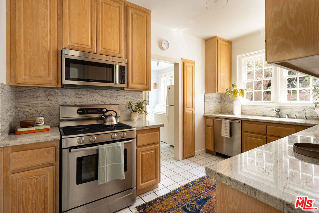 6227 Warner Dr