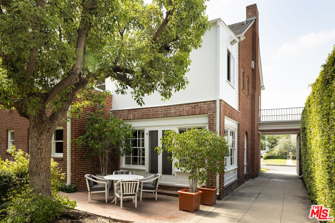 6227 Warner Dr