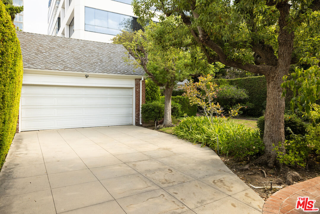 6227 Warner Dr