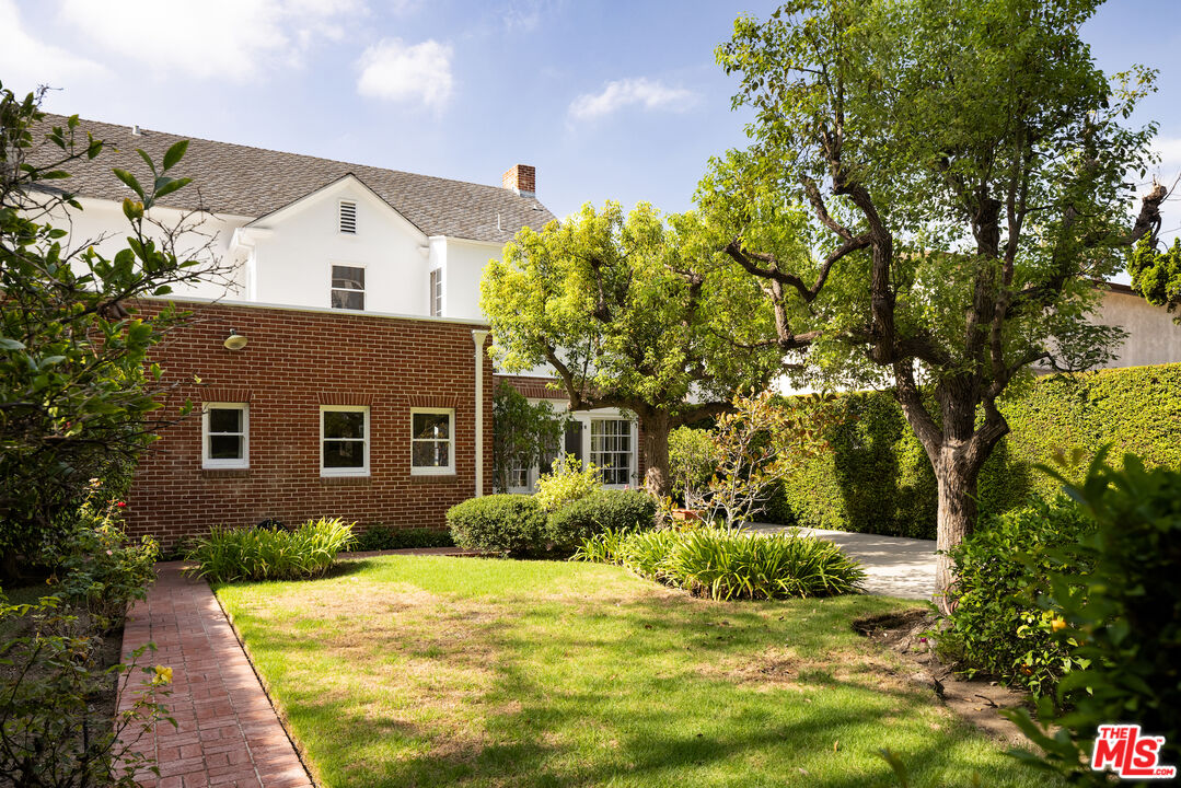 6227 Warner Dr