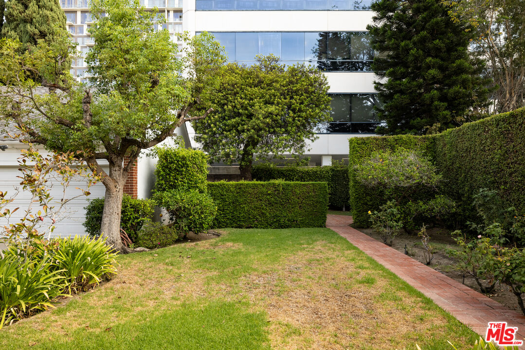 6227 Warner Dr