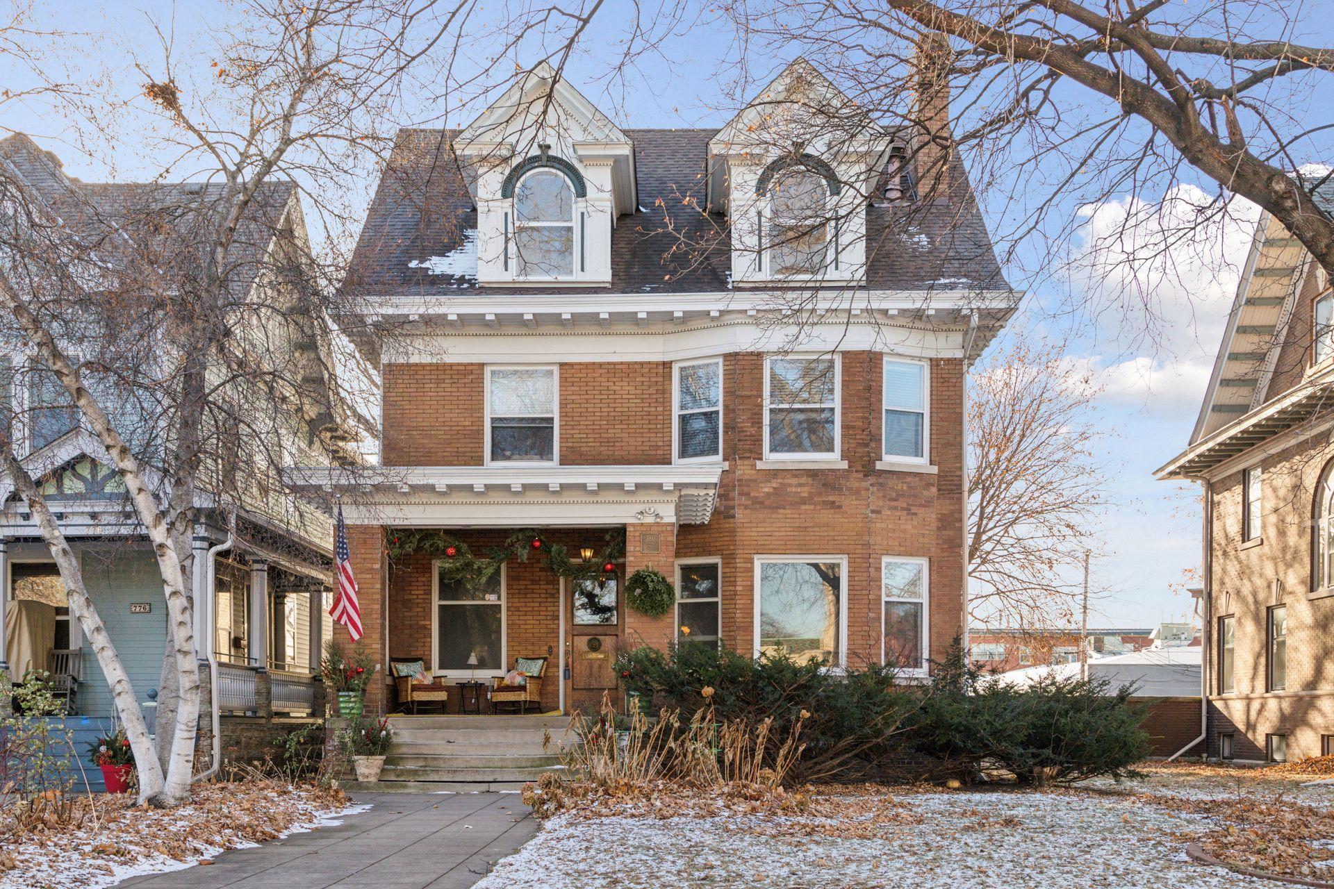 780 Summit Avenue
