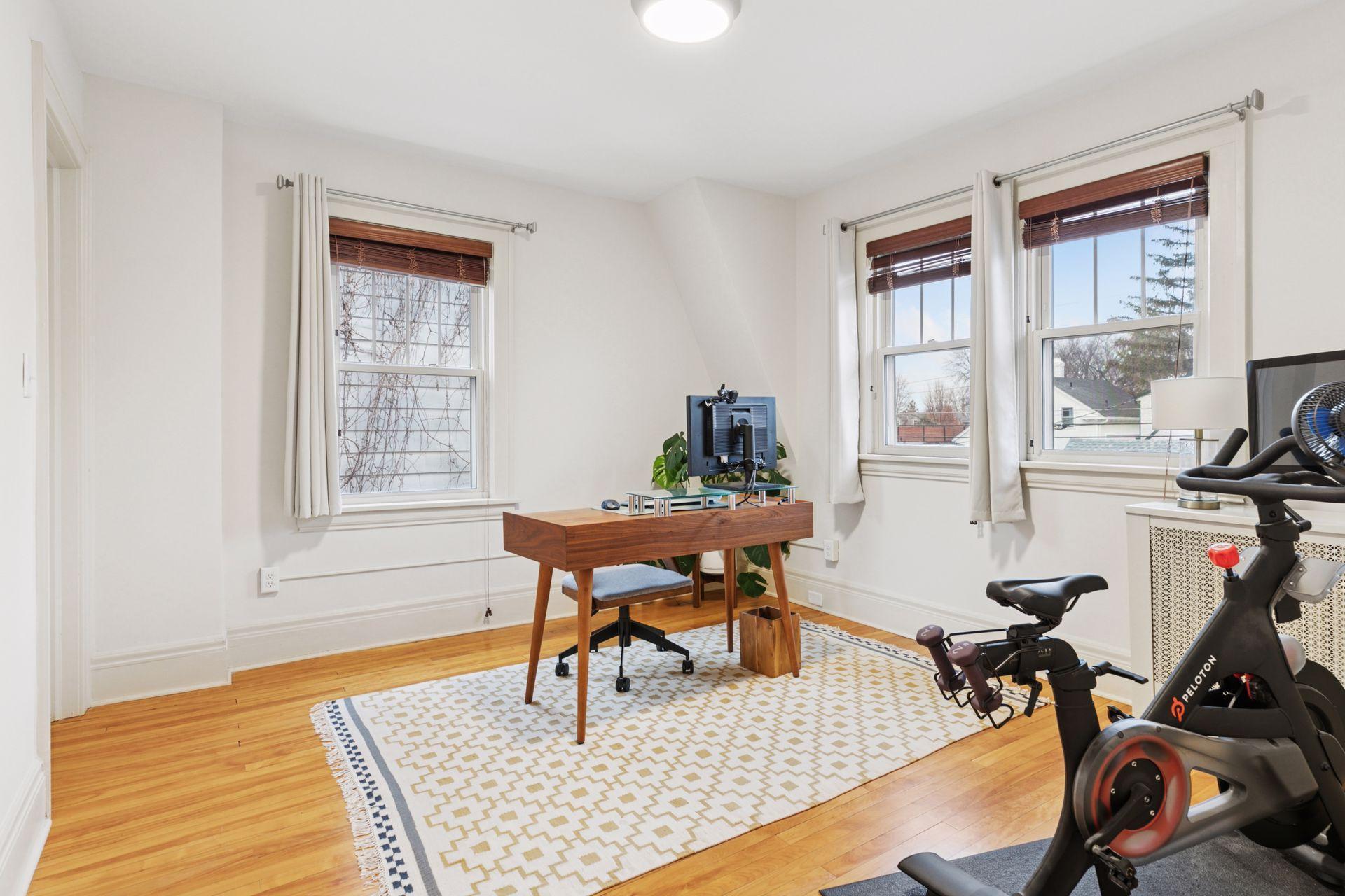 391 Cretin Avenue S
