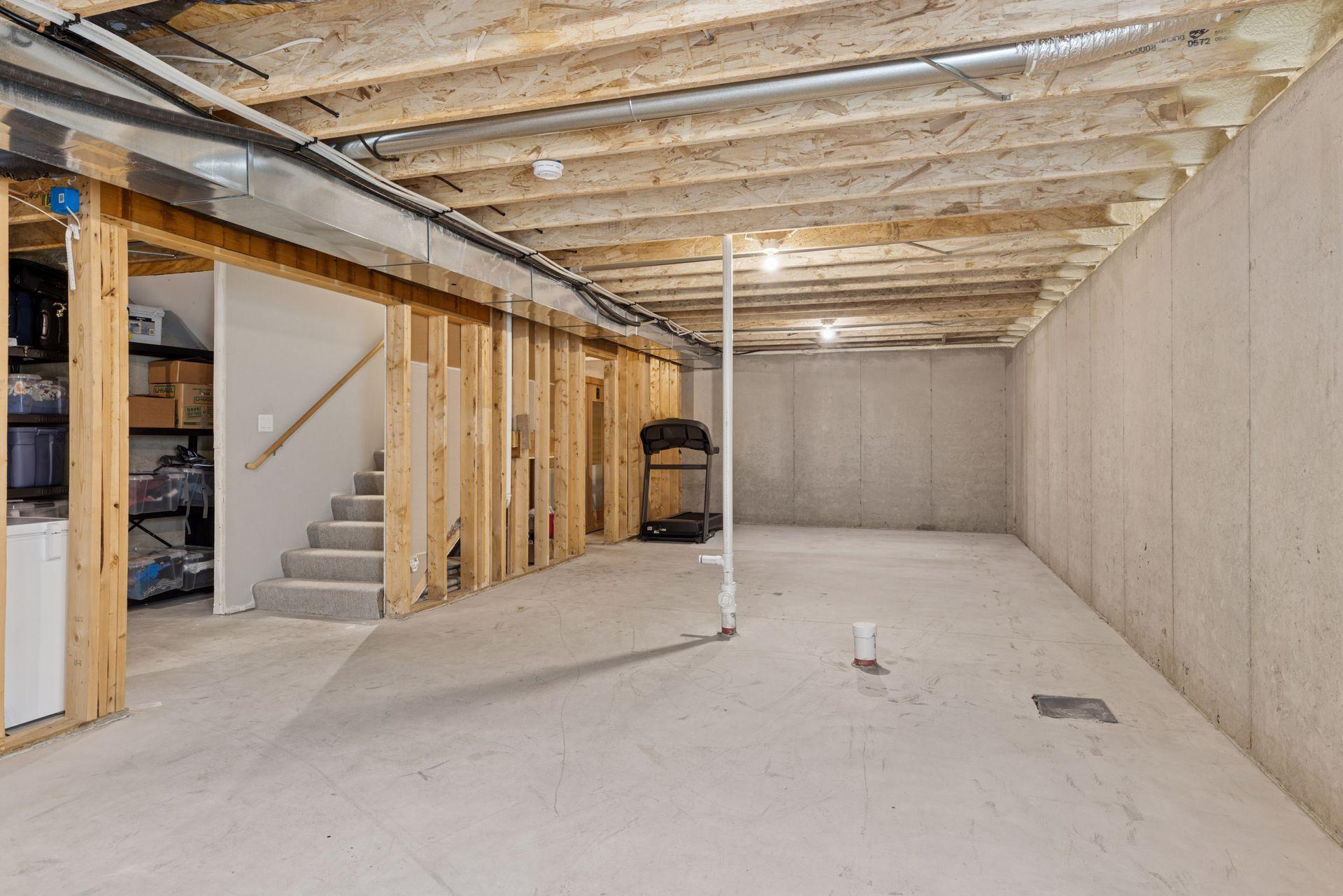 822 June Avenue N