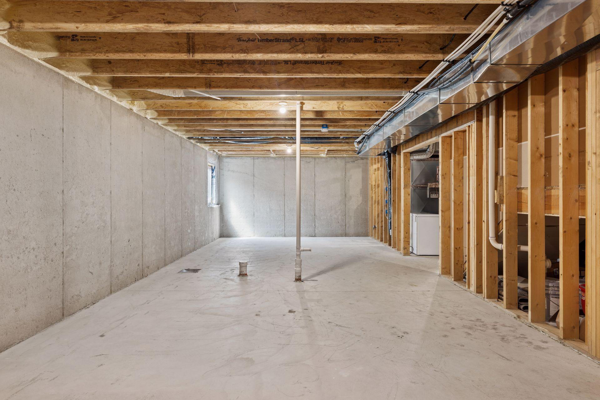 822 June Avenue N