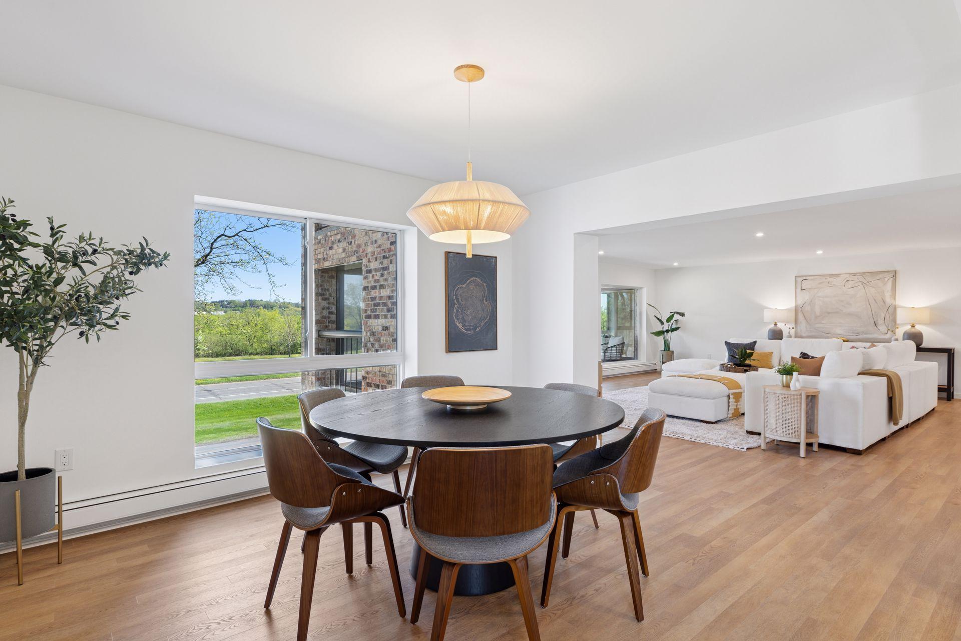 2221 Youngman Avenue Unit: 202