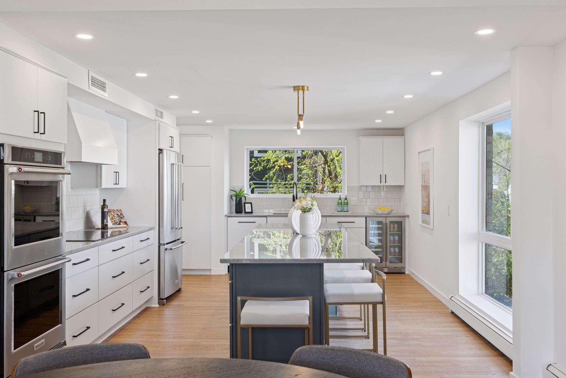 2221 Youngman Avenue Unit: 202