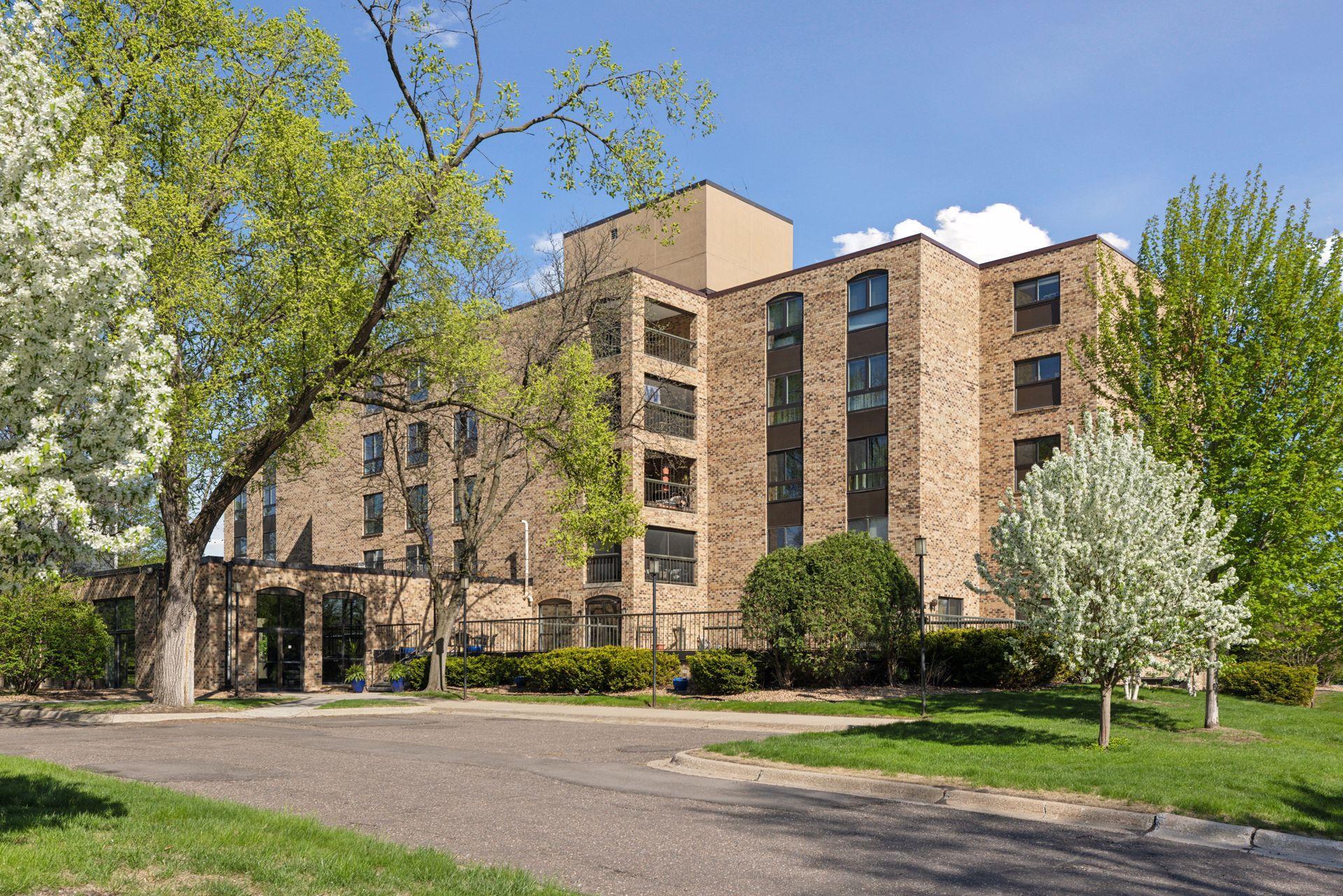 2221 Youngman Avenue Unit: 202