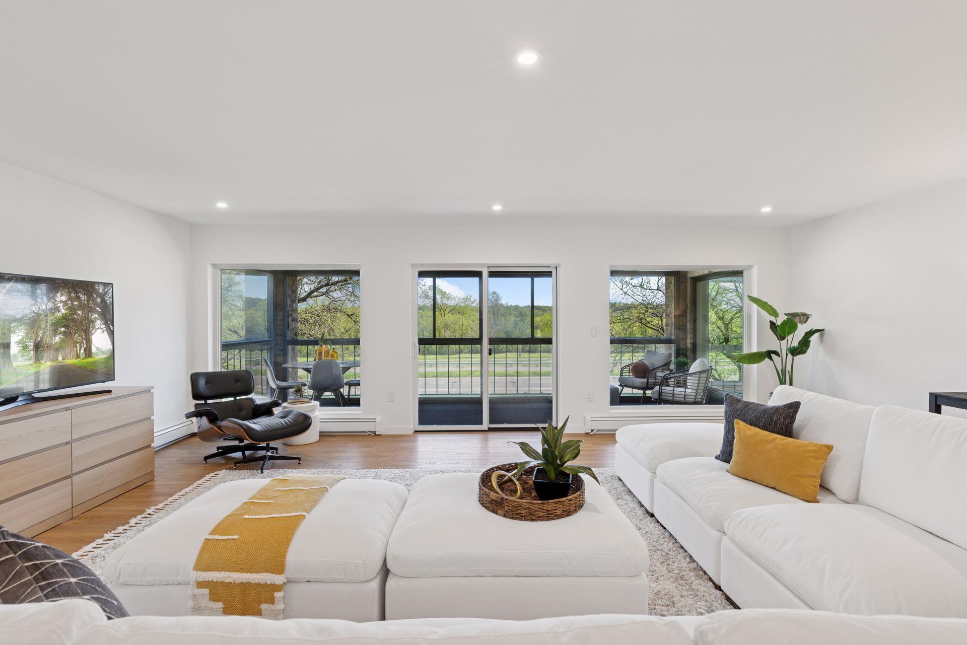 2221 Youngman Avenue Unit: 202