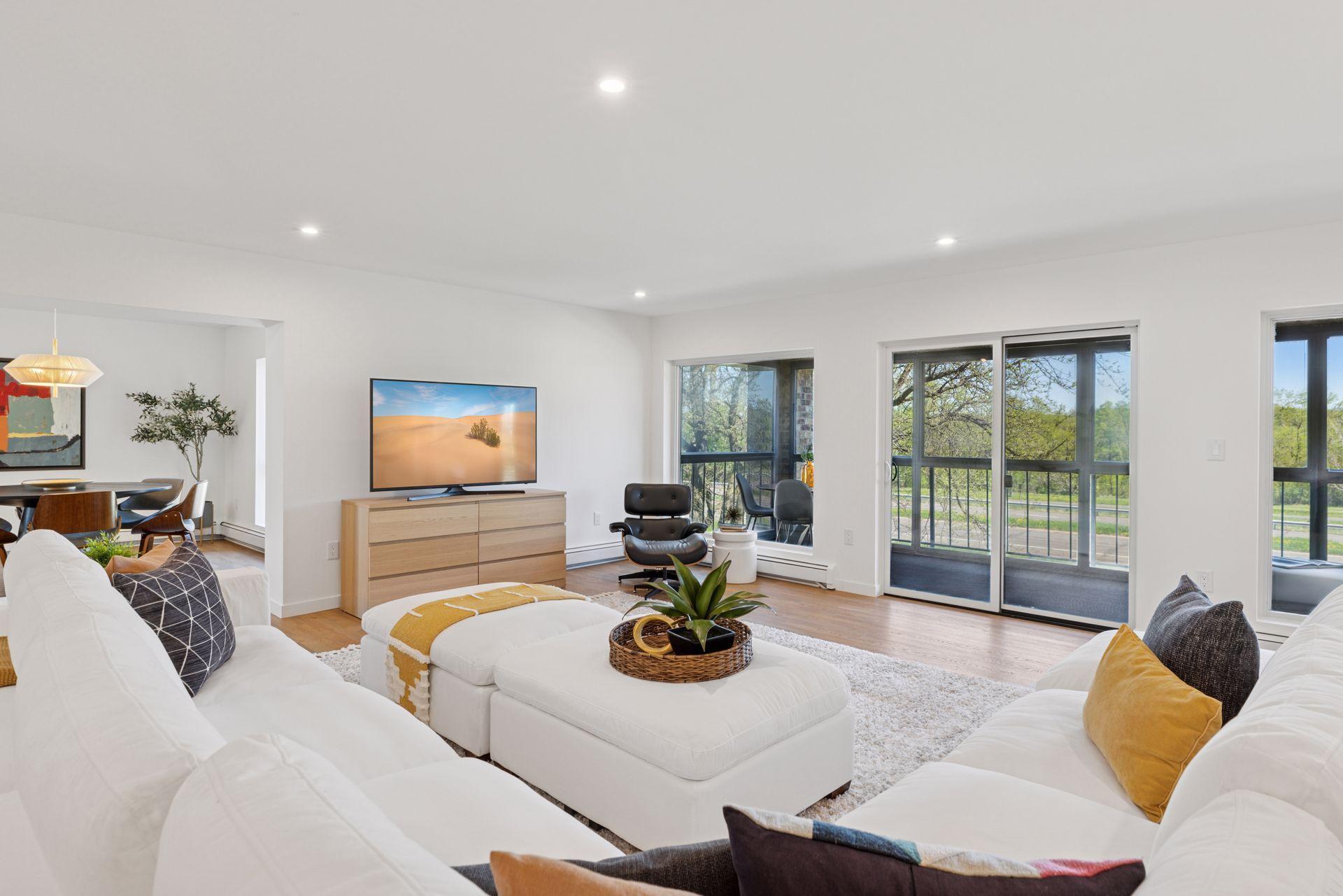 2221 Youngman Avenue Unit: 202