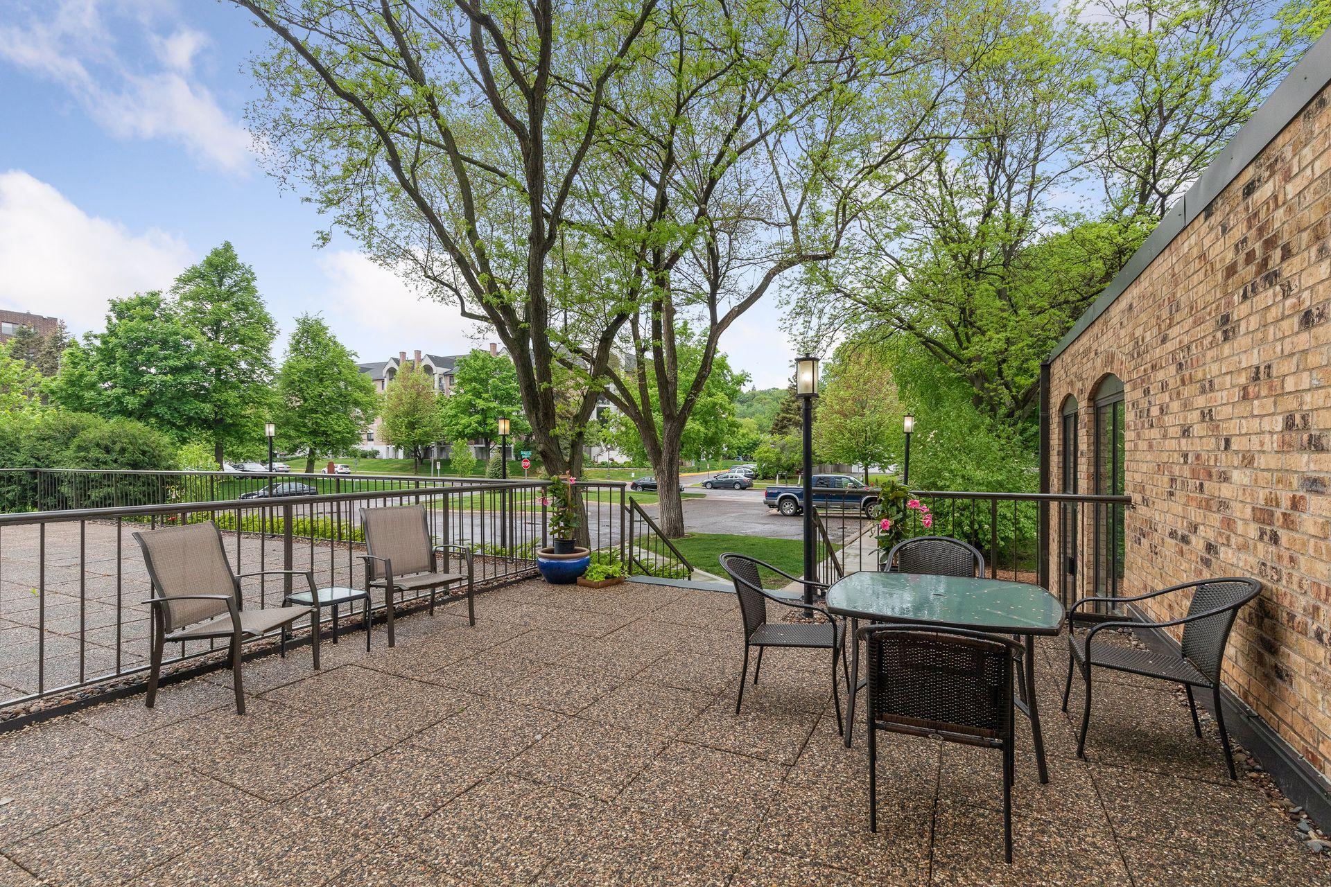 2221 Youngman Avenue Unit: 202