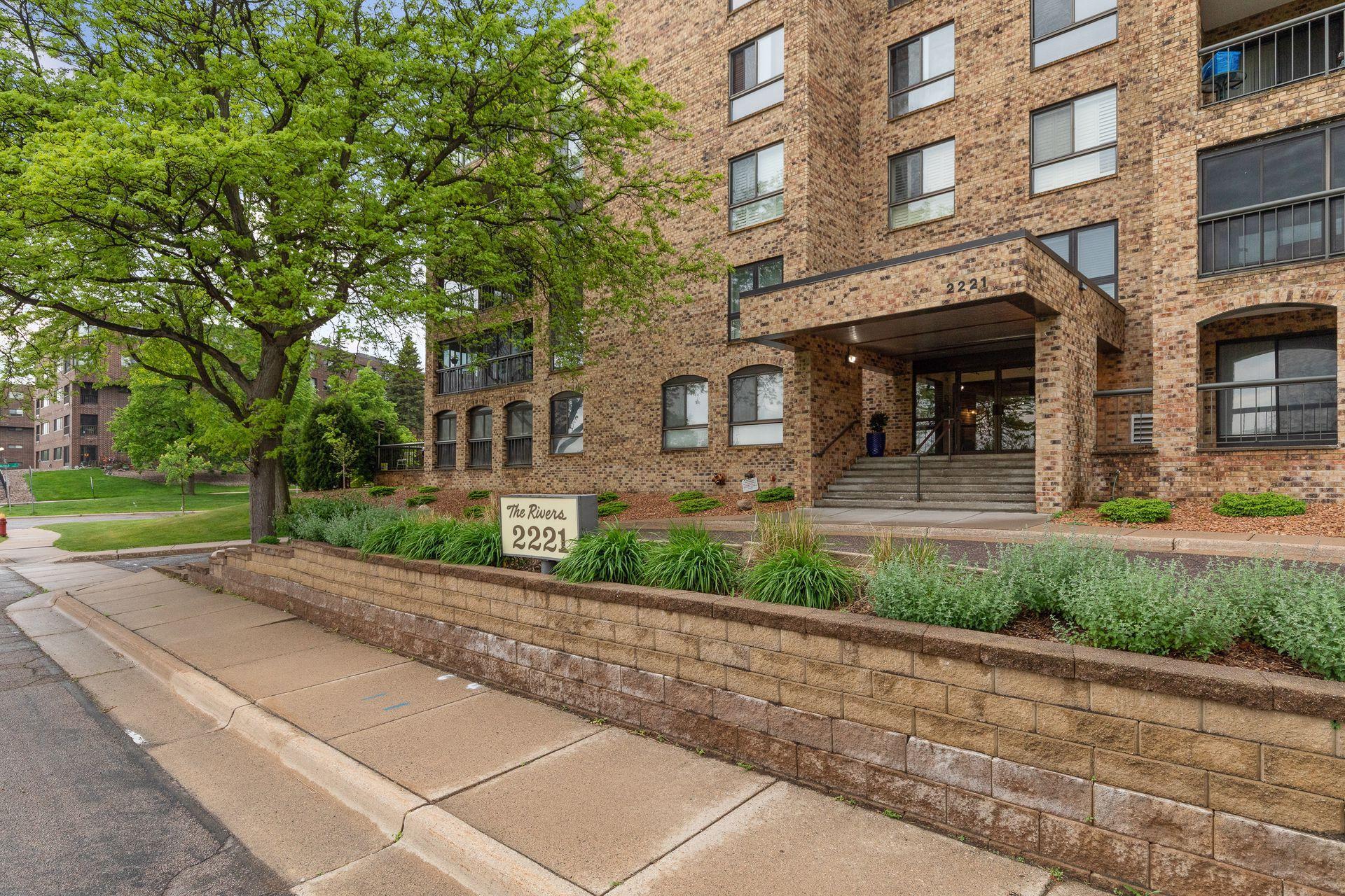2221 Youngman Avenue Unit: 202