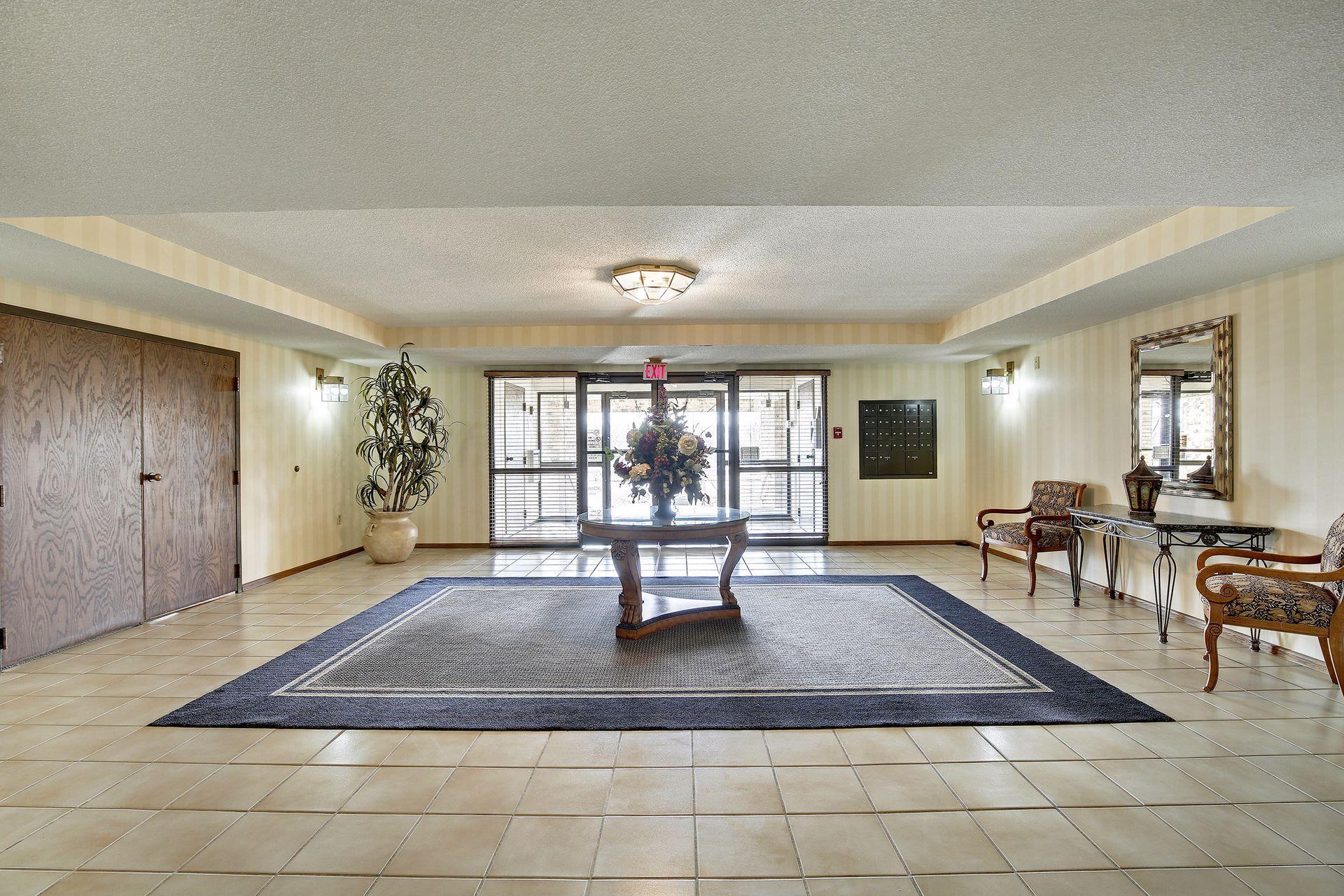 2221 Youngman Avenue Unit: 202