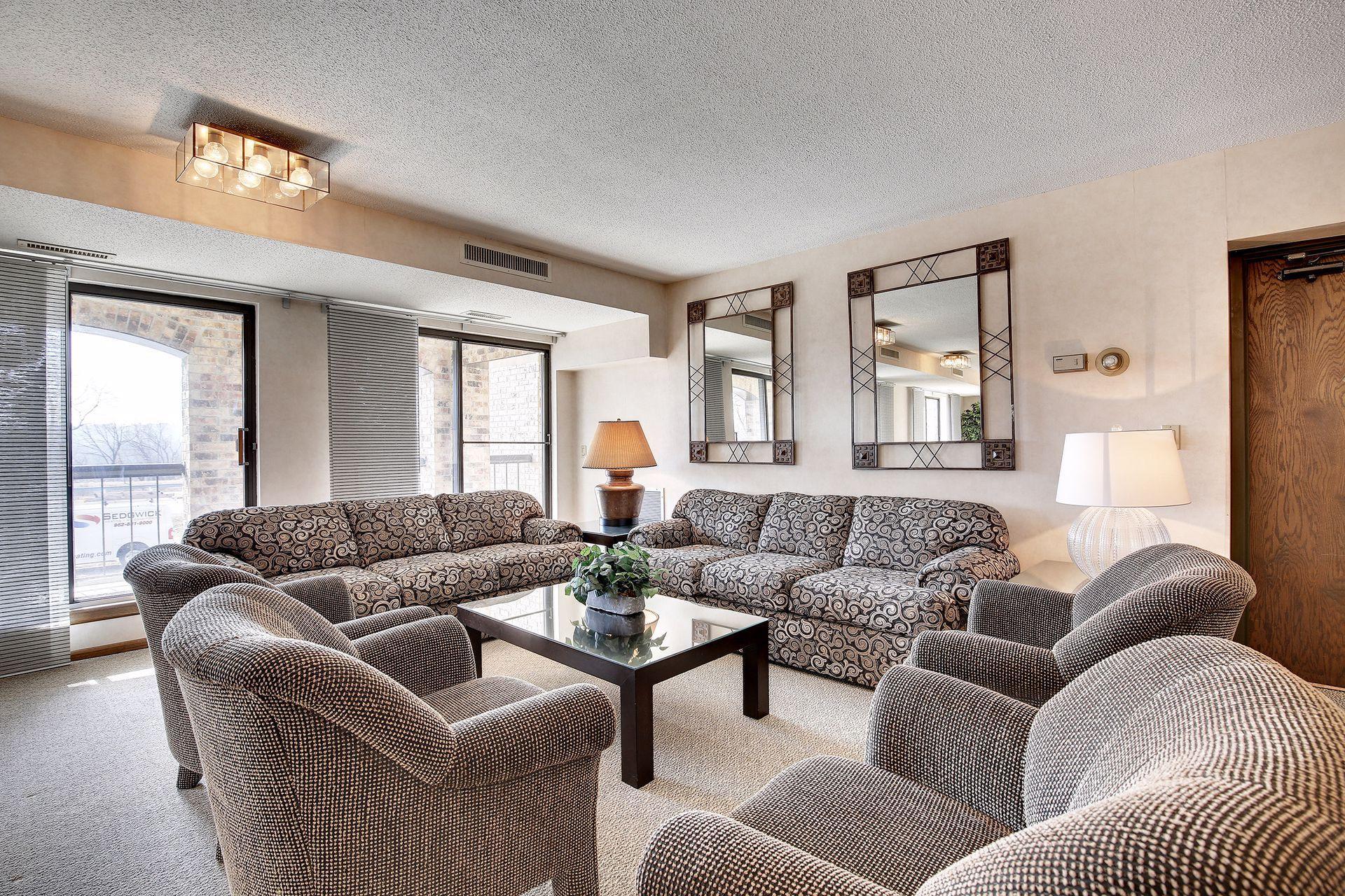 2221 Youngman Avenue Unit: 202