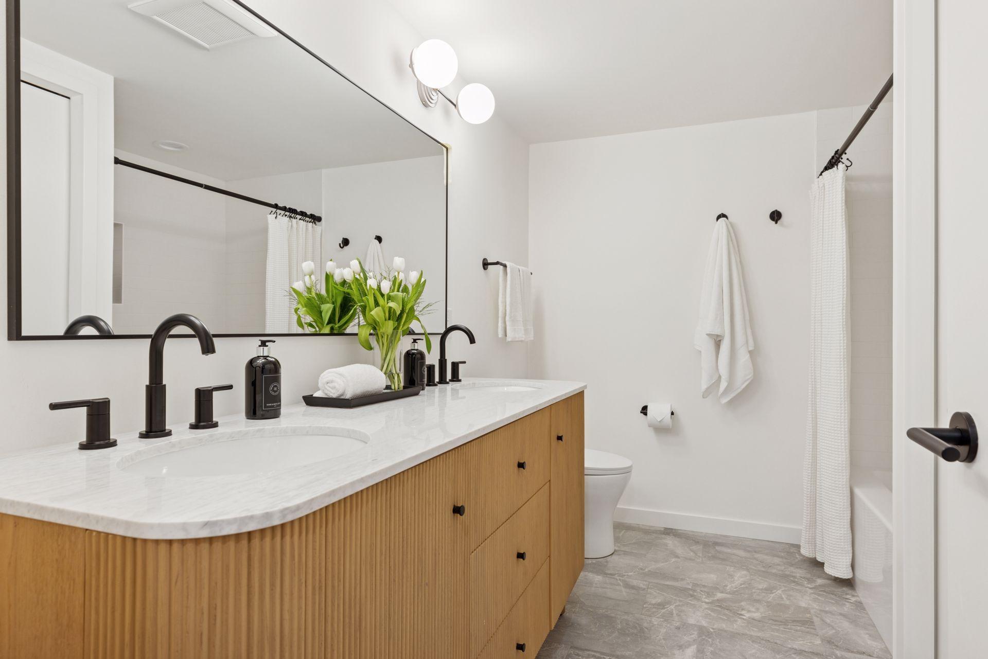 2221 Youngman Avenue Unit: 202